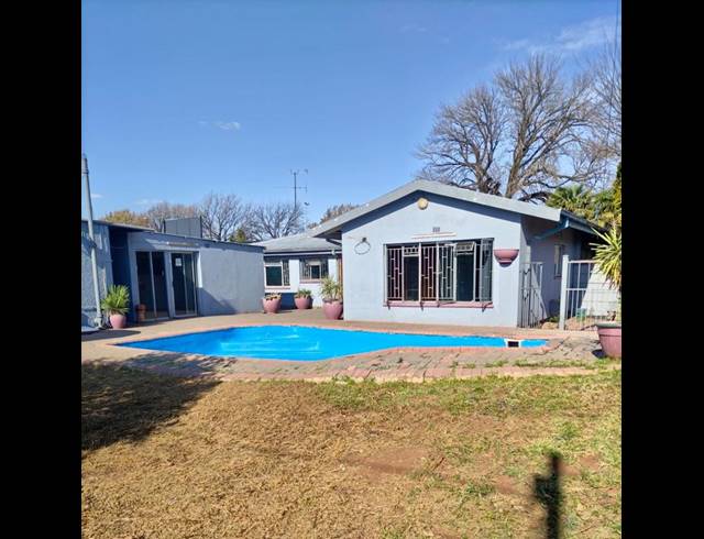 3 BEDROOM HOUSE FOR SALE IN VANDERBIJLPARK CW 1